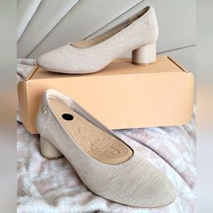 Vivaia Elvia Round Toe Chunky Heels